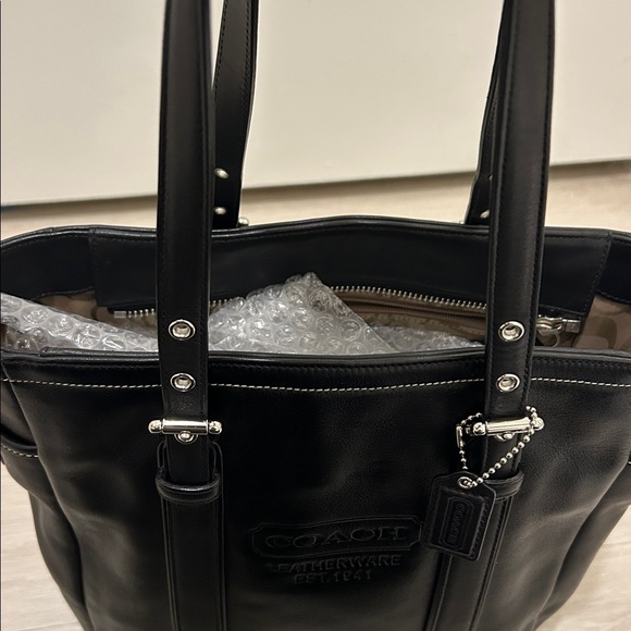 Coach (EUC) Hamptons Black Leather Tote Bag - Picture 12 of 13